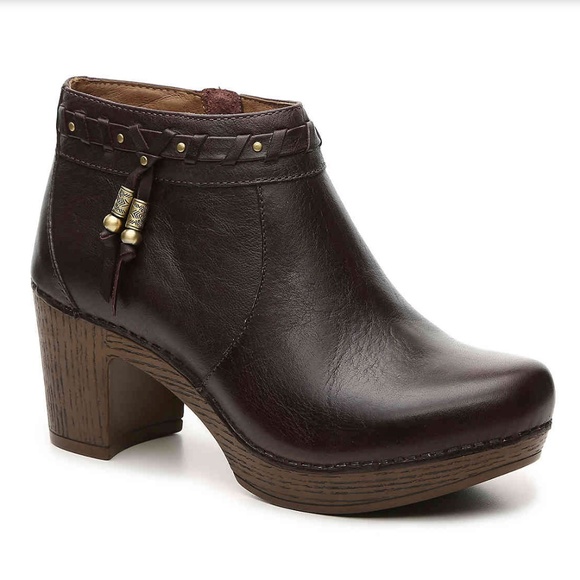 Dansko Shoes - NWOB Dansko Dabney Booties 39